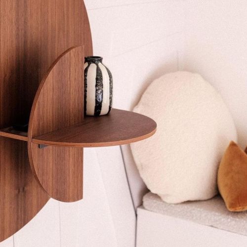 Etagère murale design en demi cercle avec rangement caché