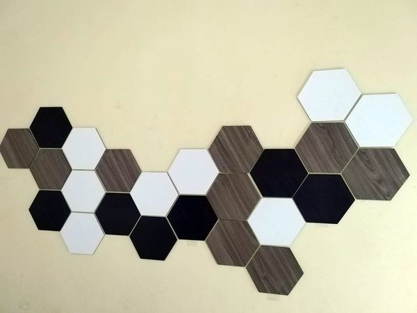 Pack 24 pcs Hexagones en bois noir et sombre, panneaux décoratifs  art mural , installation facile,