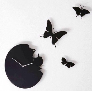 ساعات الحائط -Montre en bois noir papillon